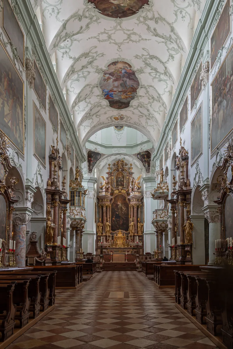 Kirchenschiff der Stiftskirche St. Peter, Salzburg