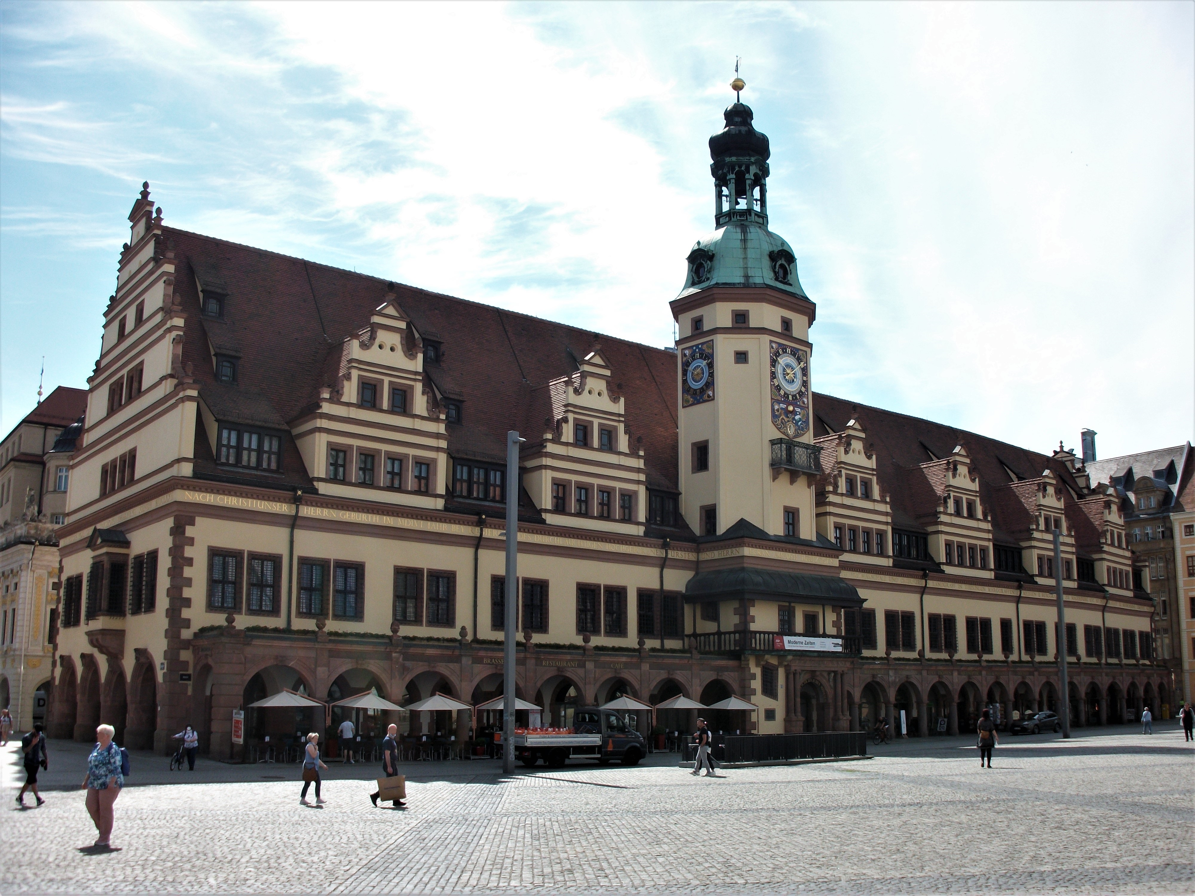 Altes Rathaus Leipzig viewed from the market square