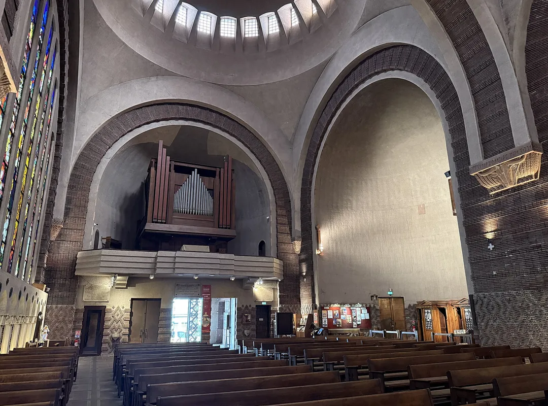 The nave of Église Sainte-Odile, Paris 17e