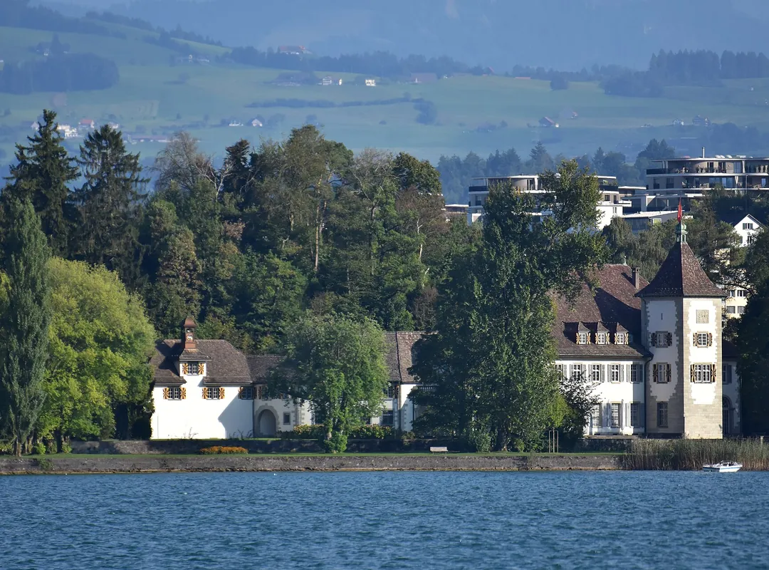 Schloss Au on the Au peninsula, seen from Lake Zurich