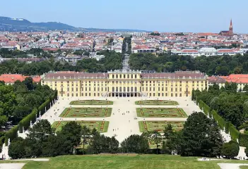 Schloss Schönbrunn building