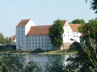 Herzogsschloss Straubing building