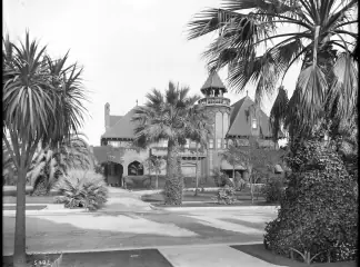 Doheny Mansion building