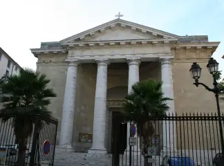 Église Saint-Louis building