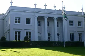 Gemeentehuis Bloemendaal building