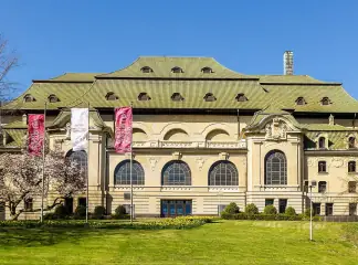 Kaiser-Friedrich-Halle building