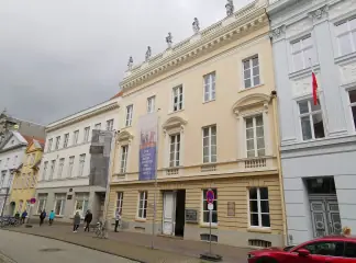 Museum Behnhaus Drägerhaus building