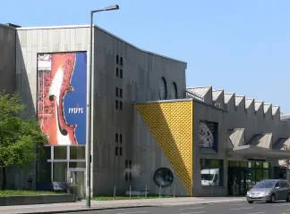 Musikinstrumenten-Museum building