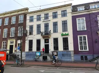Paard building