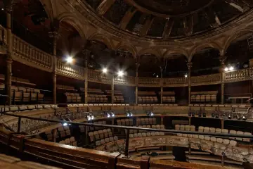 Théâtre des Bouffes du Nord building