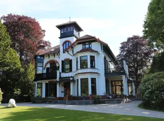 Tindalvilla building