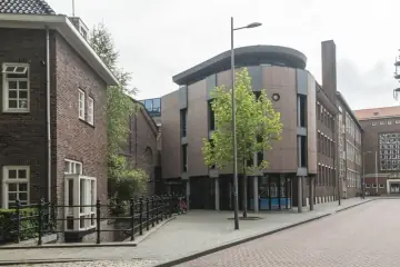 Willem Twee - Toonzaal building