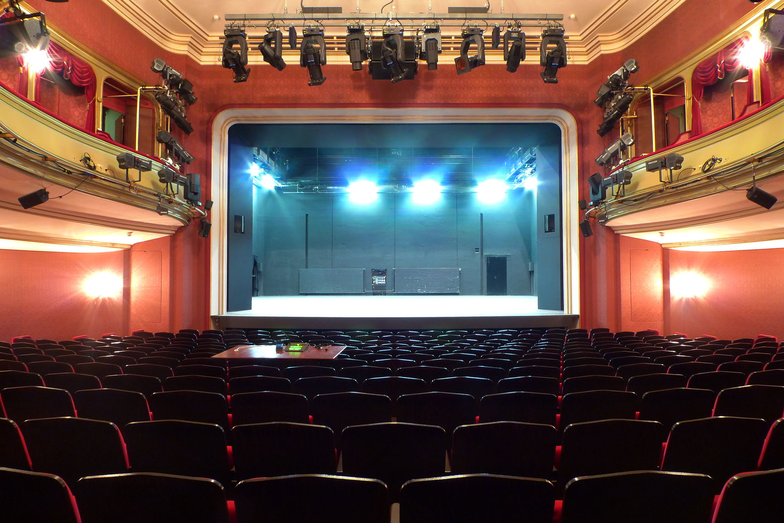 Pfauen main auditorium: red/gold balconies, audience seating and proscenium stage.